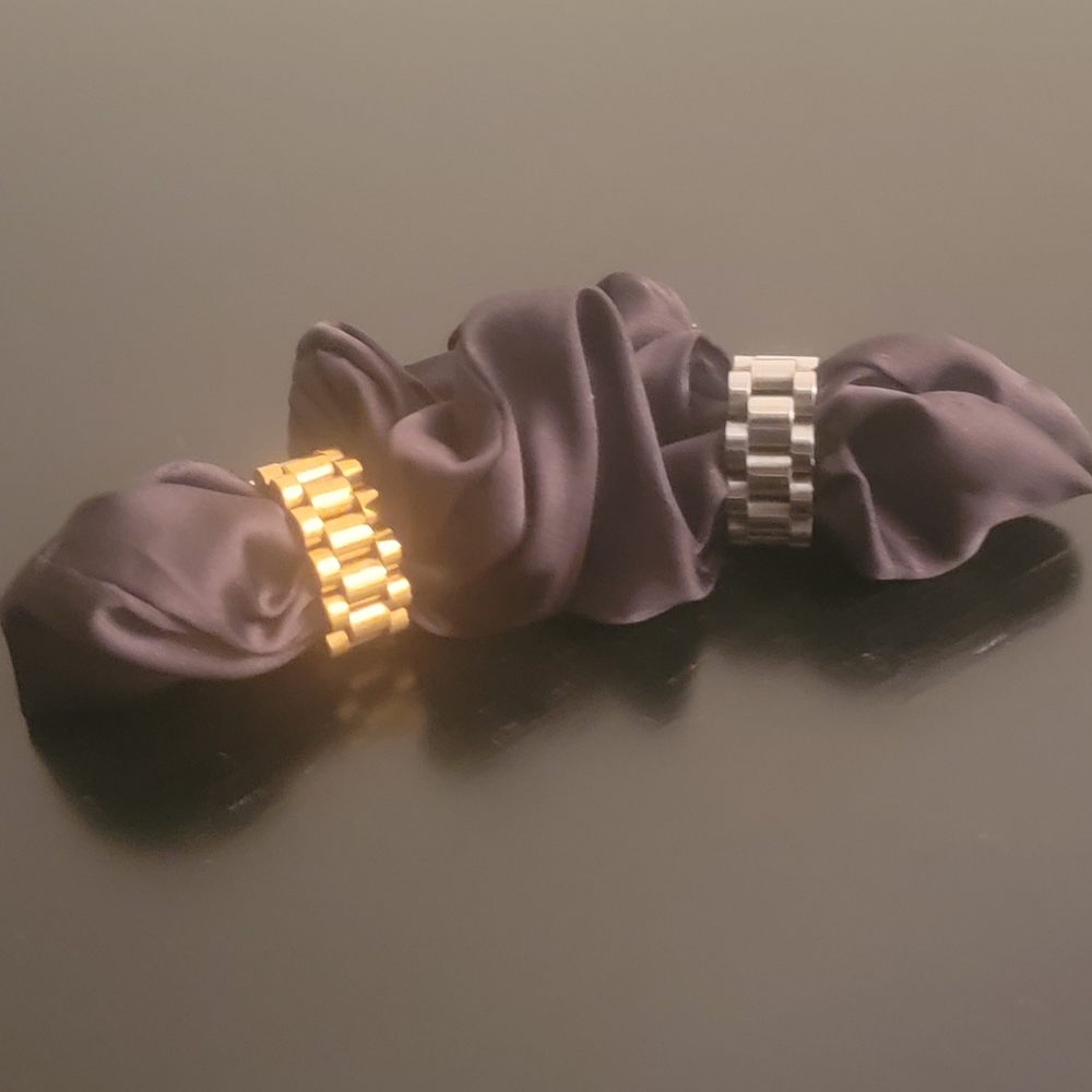 Two Stackable Fashion Rings (Silver/Gold) - Picture 3 of 6